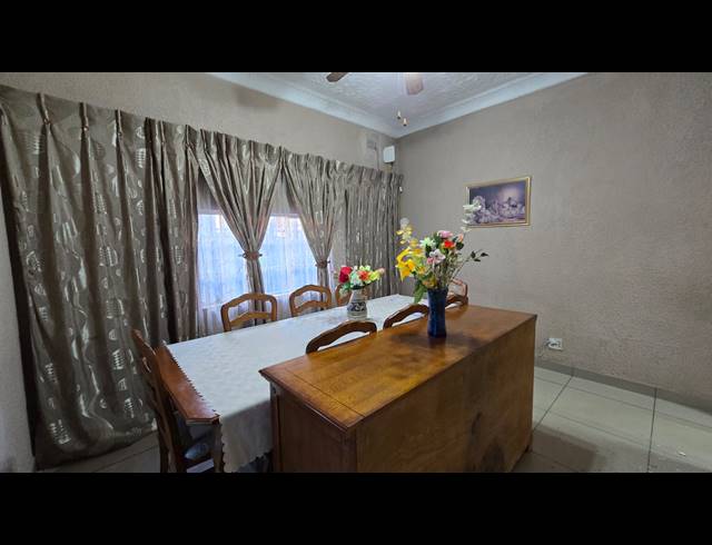 3 BEDROOM FREEHOLD FOR SALE IN REGENTS PARK